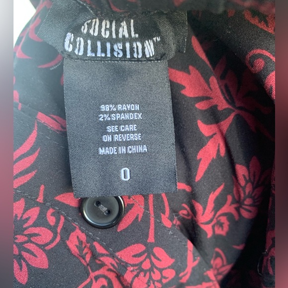 Black & Red Floral Skull Maxi Skirt 
Plus size 0 - Picture 2 of 3